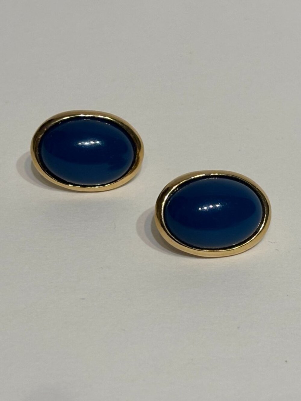 Vintage Trifari Navy Blue Oval Lucite Cabochon Gold Tone Clip On Earrings